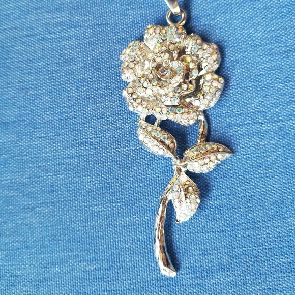 🌹Iridescent Rose Pendant / Necklace - NWOT🌹 - Picture 2 of 4